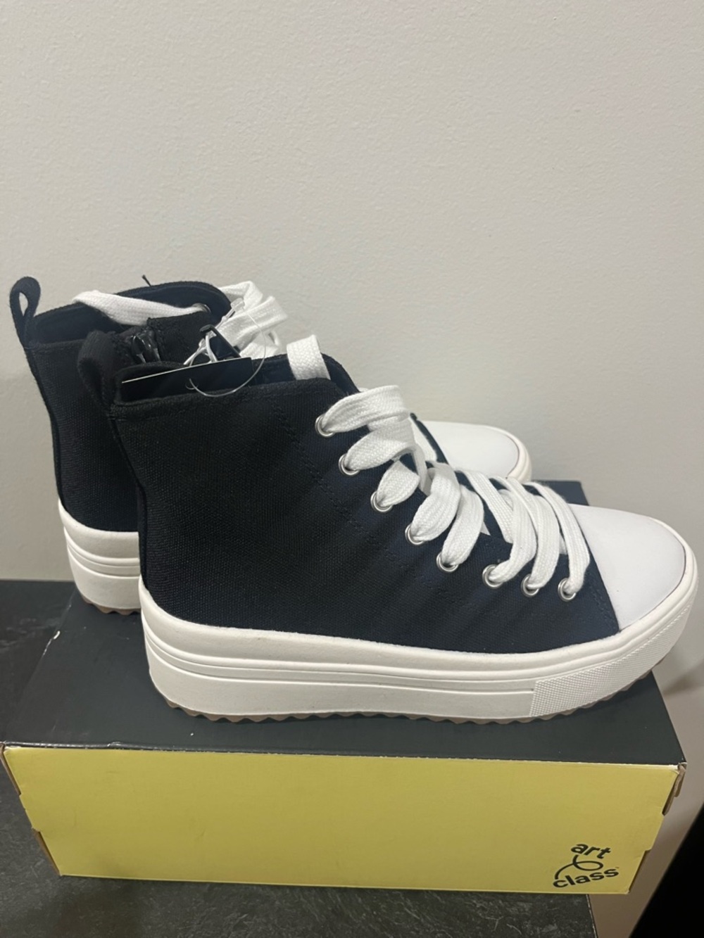 art class Black and White High-Top Blakely Sneakers